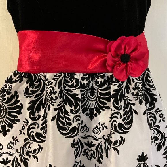 Jona Michelle Black, White, Red Velvet, Brocade and Satin Dress, Girl’s Size 8 - Picture 2 of 5